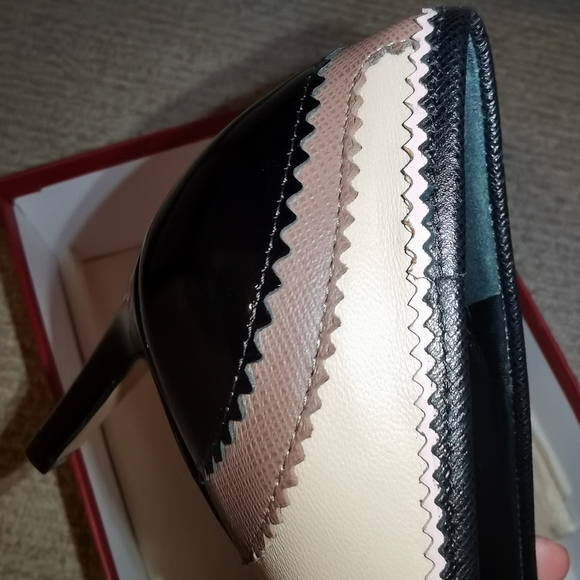 Authentic Salvatore Ferragamo - Picture 8 of 10